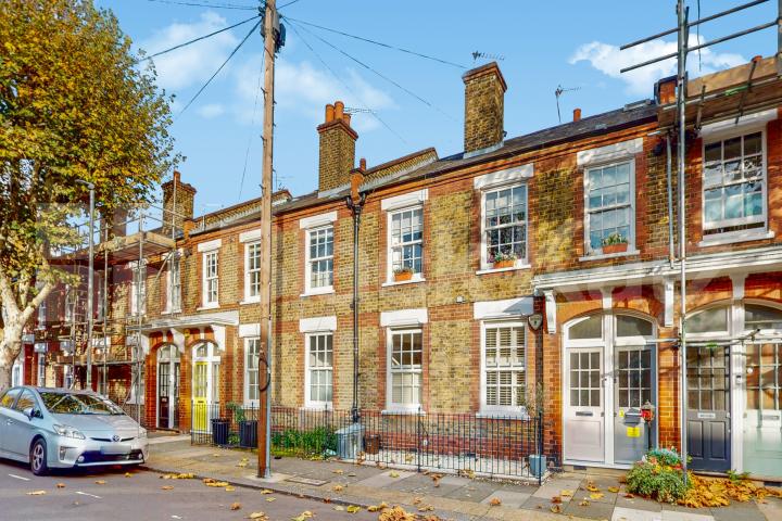 Stylish & contemporary maisonette flooded with natural light  Odger Street, Battersea 